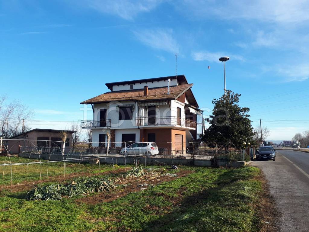 Villa in vendita a Mondovì via Cuneo