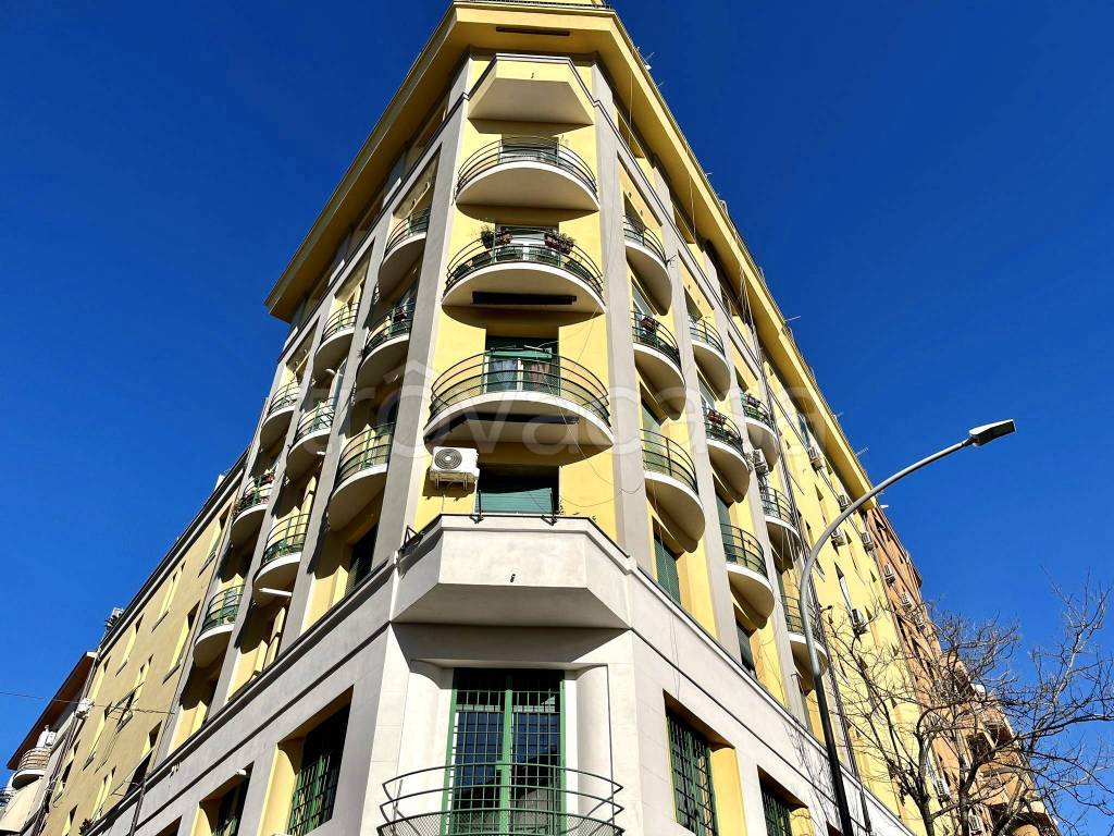 Appartamento in vendita a Roma via degli Ausoni