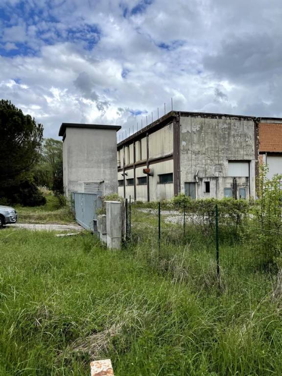 Capannone Industriale in vendita a Carsoli via Turanense Km 44,580