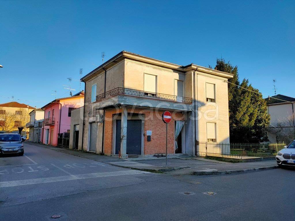 Villa Bifamiliare in vendita a Canaro via Antonio Gramsci, 145