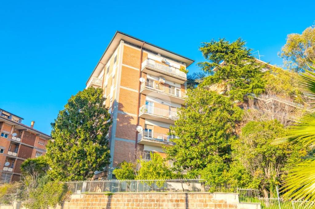 Appartamento in vendita a Roma via di Vigna Murata
