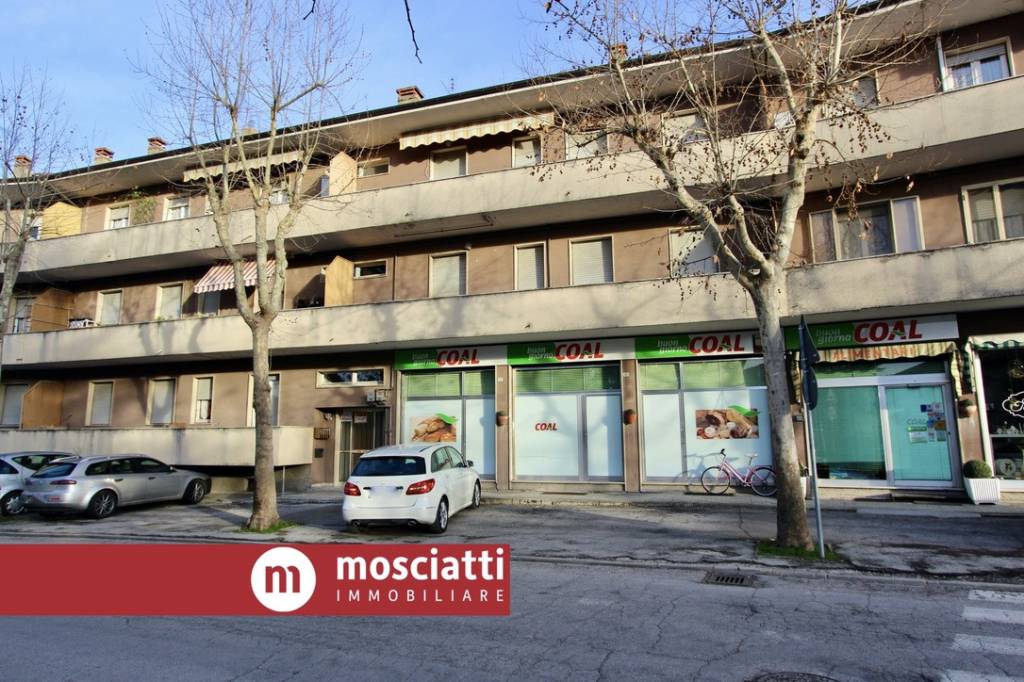 Appartamento in vendita a Matelica via Michelangelo, 23