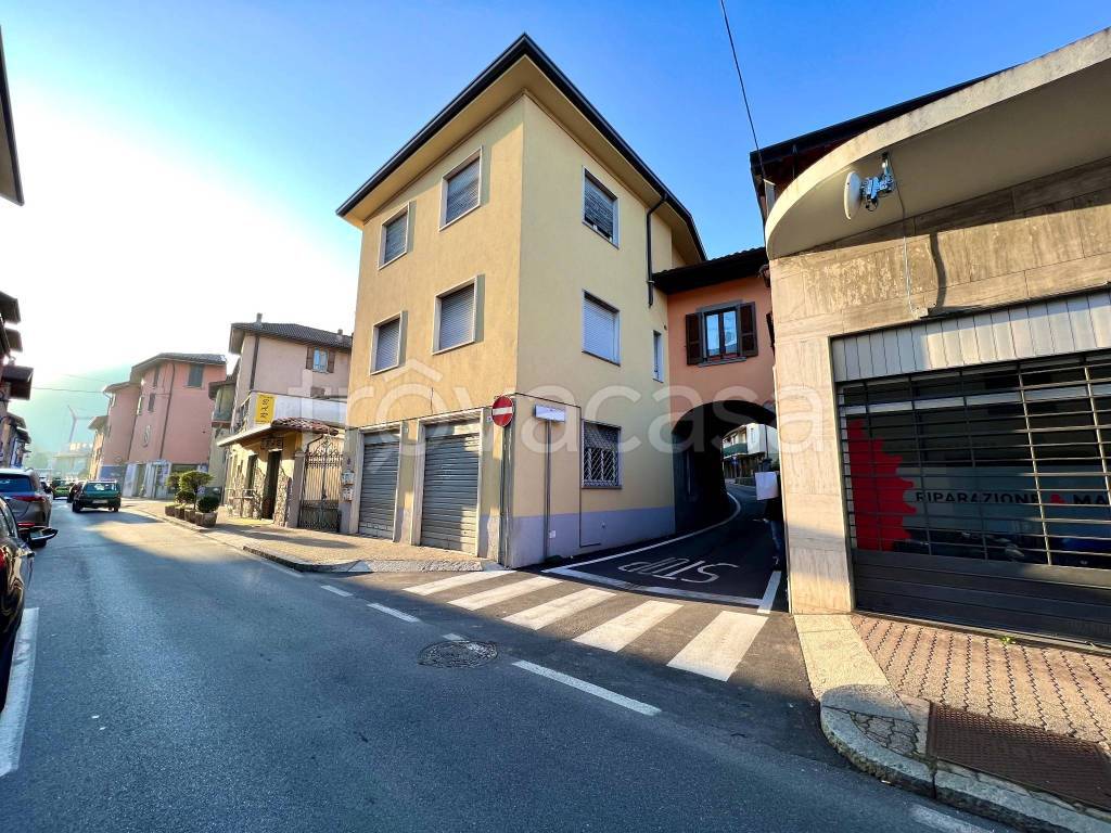 Casa Indipendente in vendita a Fiorano al Serio via Roma