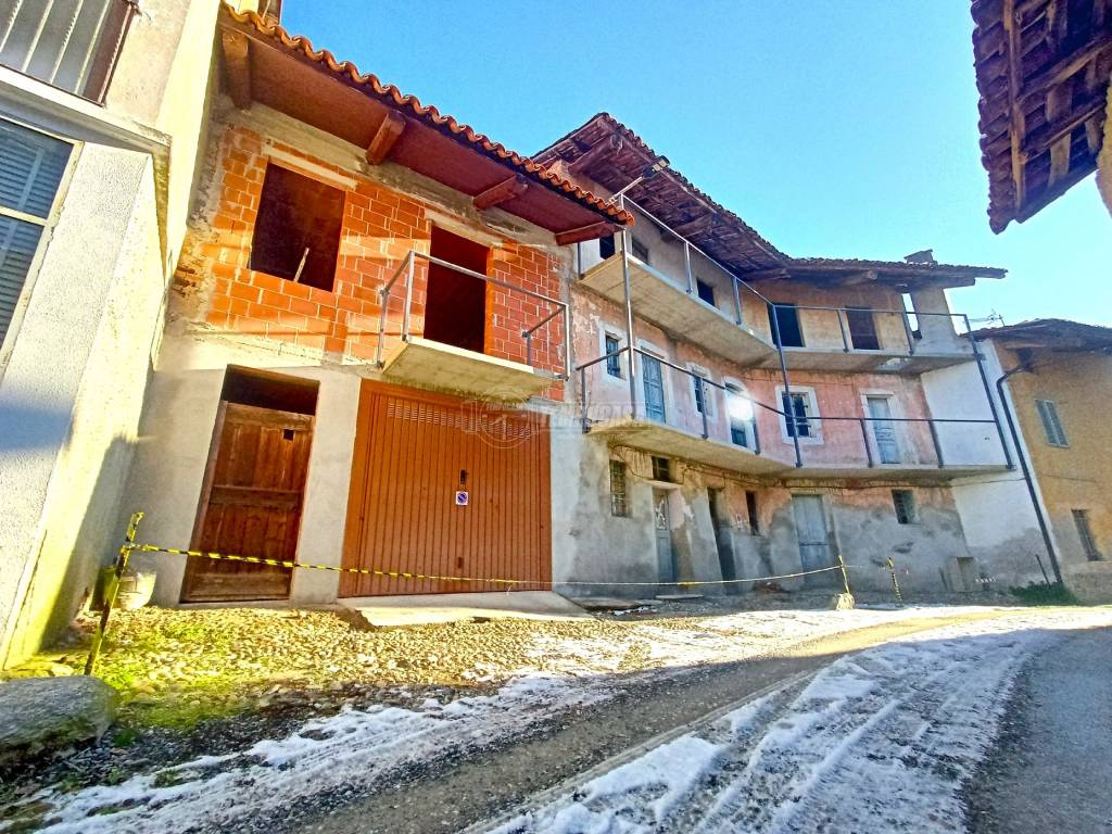 Casa Indipendente in vendita a Pavone Canavese via Piazzo
