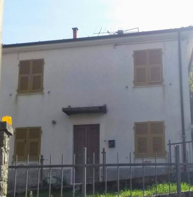 Casa Indipendente in in vendita da privato a Rocchetta di Vara via Eugenio Montale, 15
