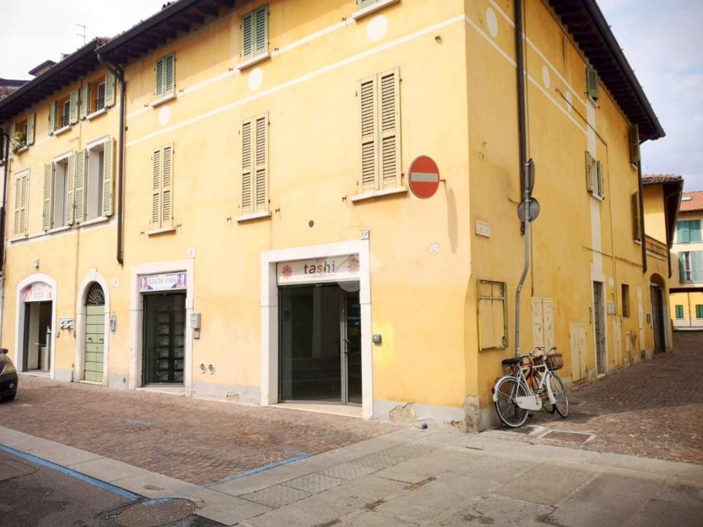 Negozio in vendita a Brescia via Trento