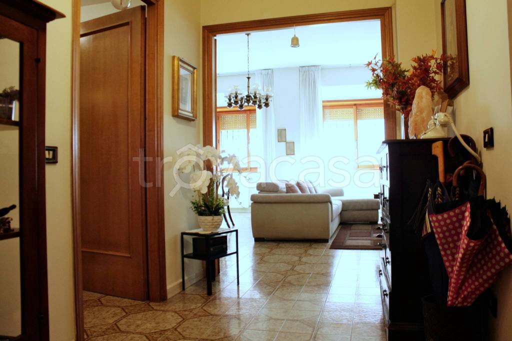 Appartamento in vendita a Guidonia Montecelio via Monte Bianco, 7