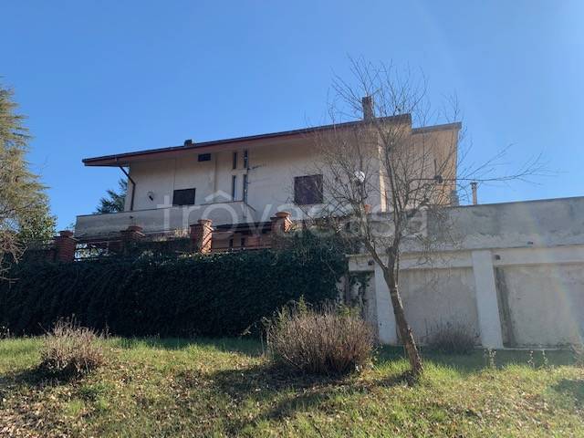 Villa Bifamiliare in vendita a Gavignano via Consolare Latina
