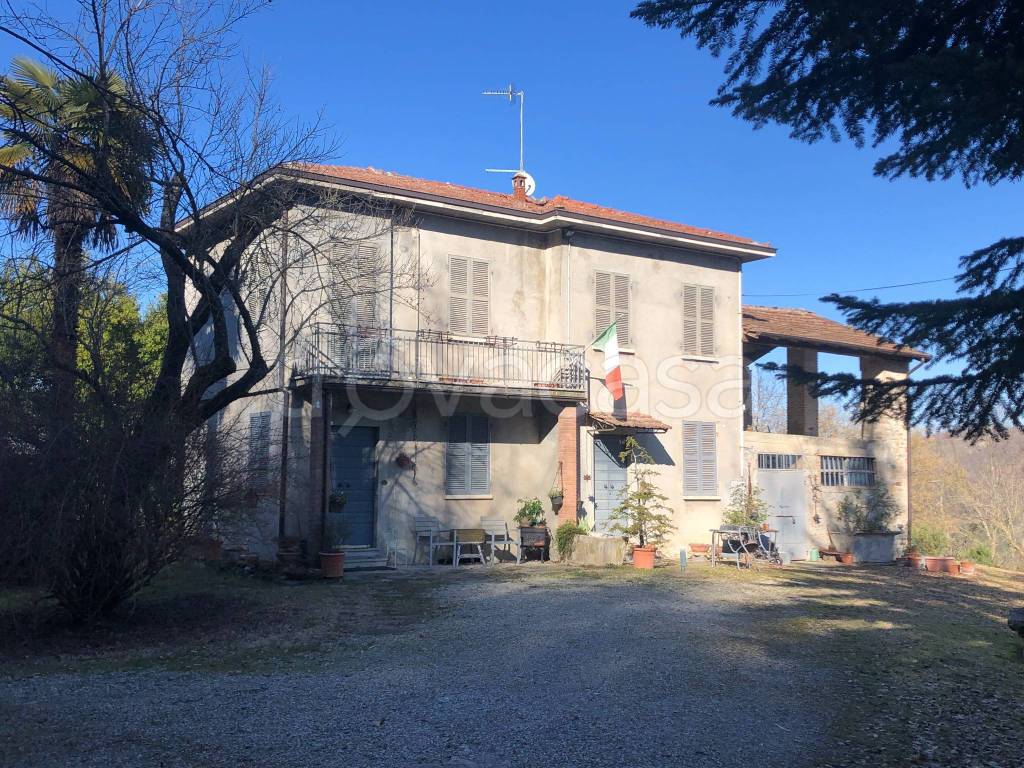 Colonica in vendita a Tizzano Val Parma