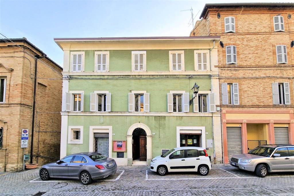 Casa Indipendente in vendita a Monte San Pietrangeli piazza Umberto I, 14