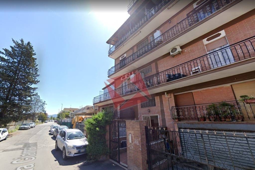Appartamento in vendita a Roma via Giarratana