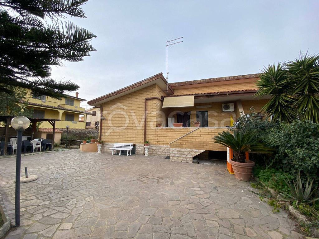 Villa Bifamiliare in vendita a Fiumicino via Isidoro Pestarino