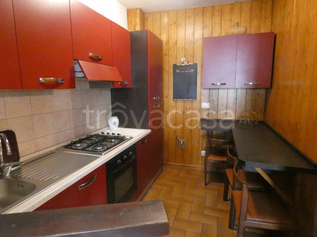 Casa Indipendente in vendita a Esino Lario via Adamello, 29