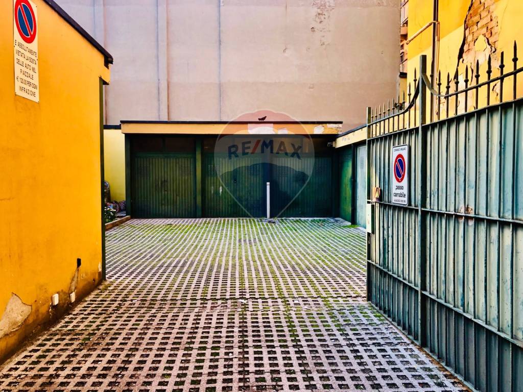 Garage in vendita a Milano via Ambrogio De Marchi Gherini, 2