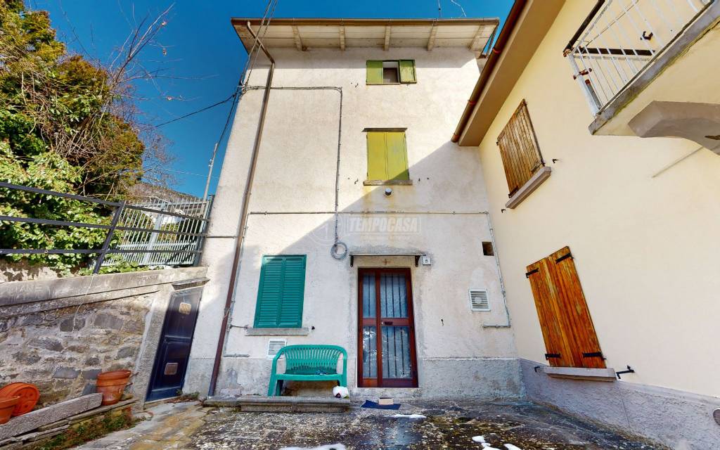 Casa Indipendente in vendita ad Alto Reno Terme via Guglielmo Marconi, Granaglione 49