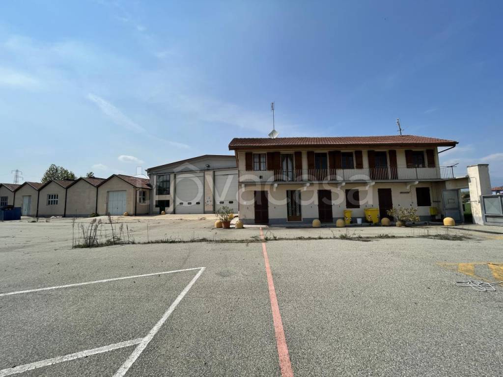 Capannone Industriale in vendita a San Francesco al Campo via ai gamberi, 8