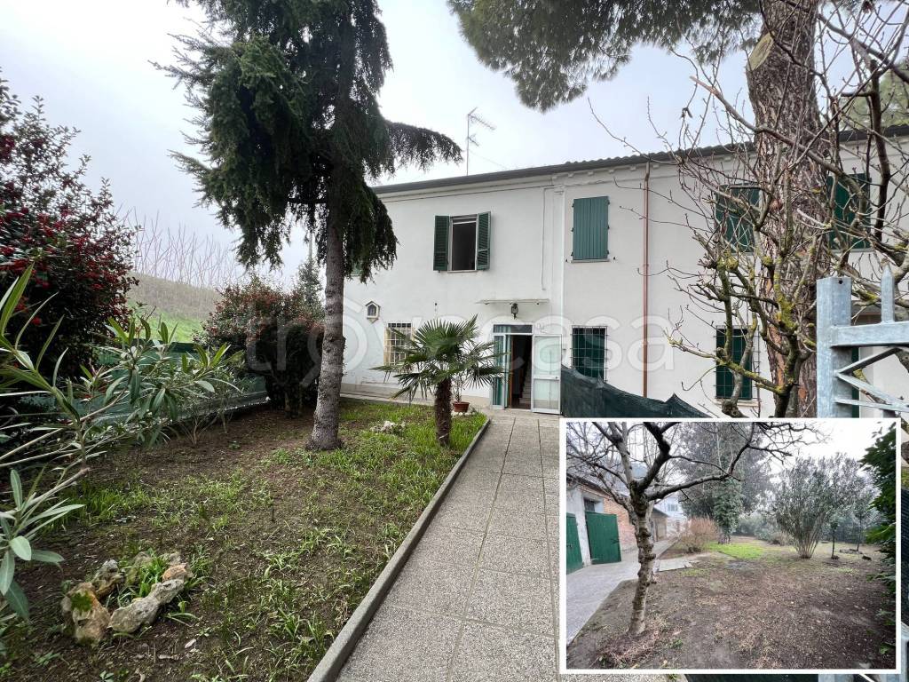 Villa Bifamiliare in vendita a Bagnacavallo via Bassa Superiore, 1