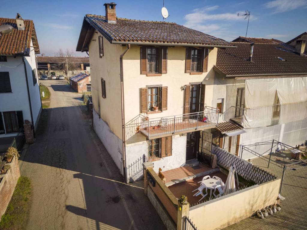 Casa Indipendente in vendita a Riva presso Chieri frazione Tamagnone, 16