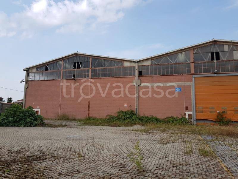 Capannone Industriale in vendita a Leini via Santorre Santarosa, 12