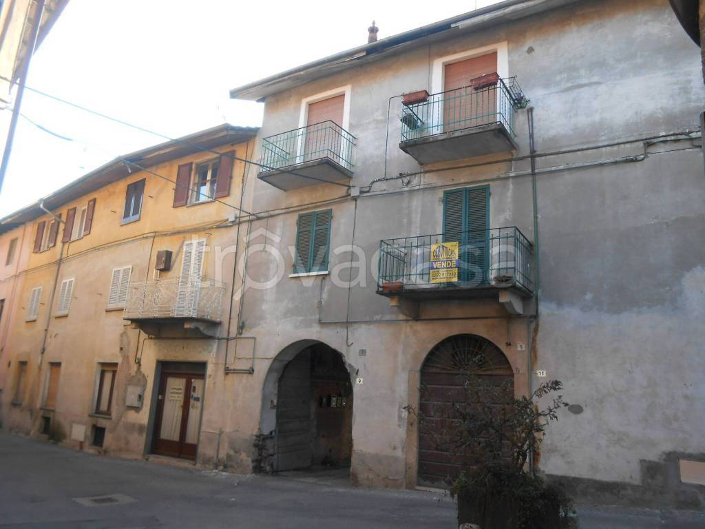 Casa Indipendente in vendita a Gozzano via Giuliano Ruga
