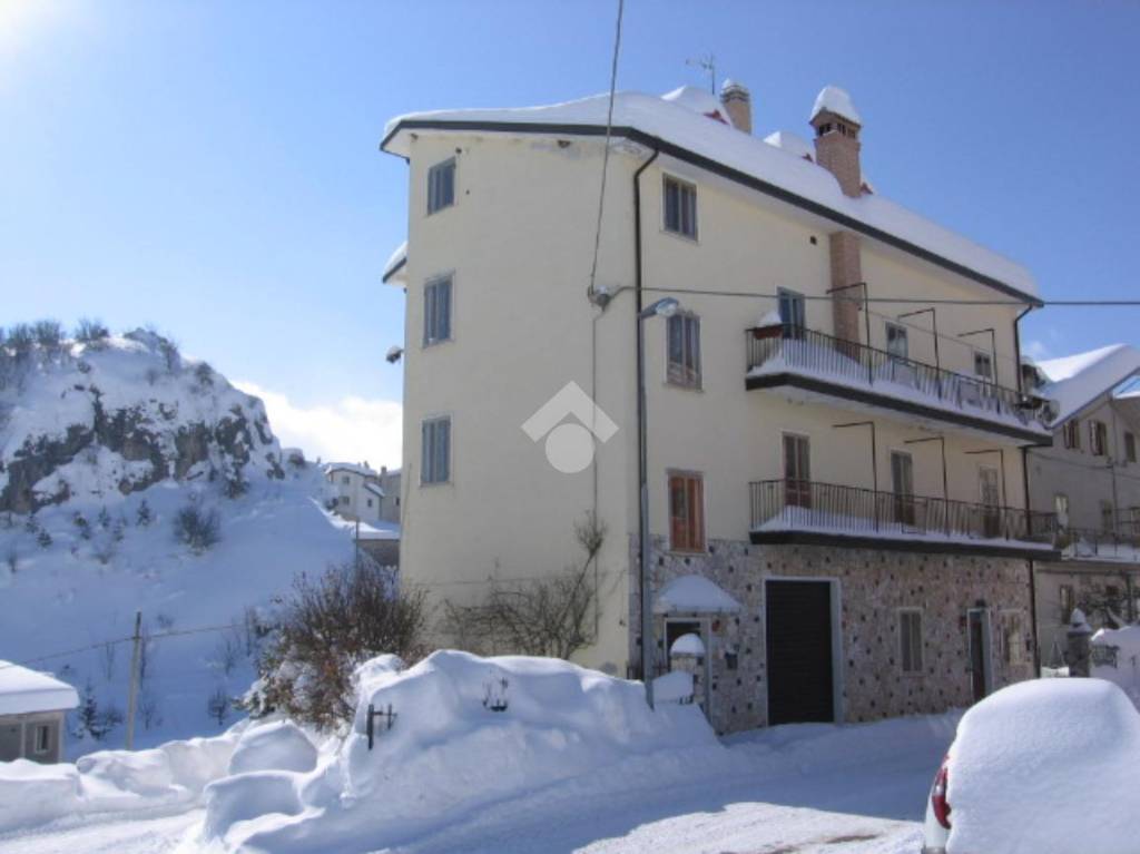 Appartamento in vendita a Roccaraso via Gamberale, 16