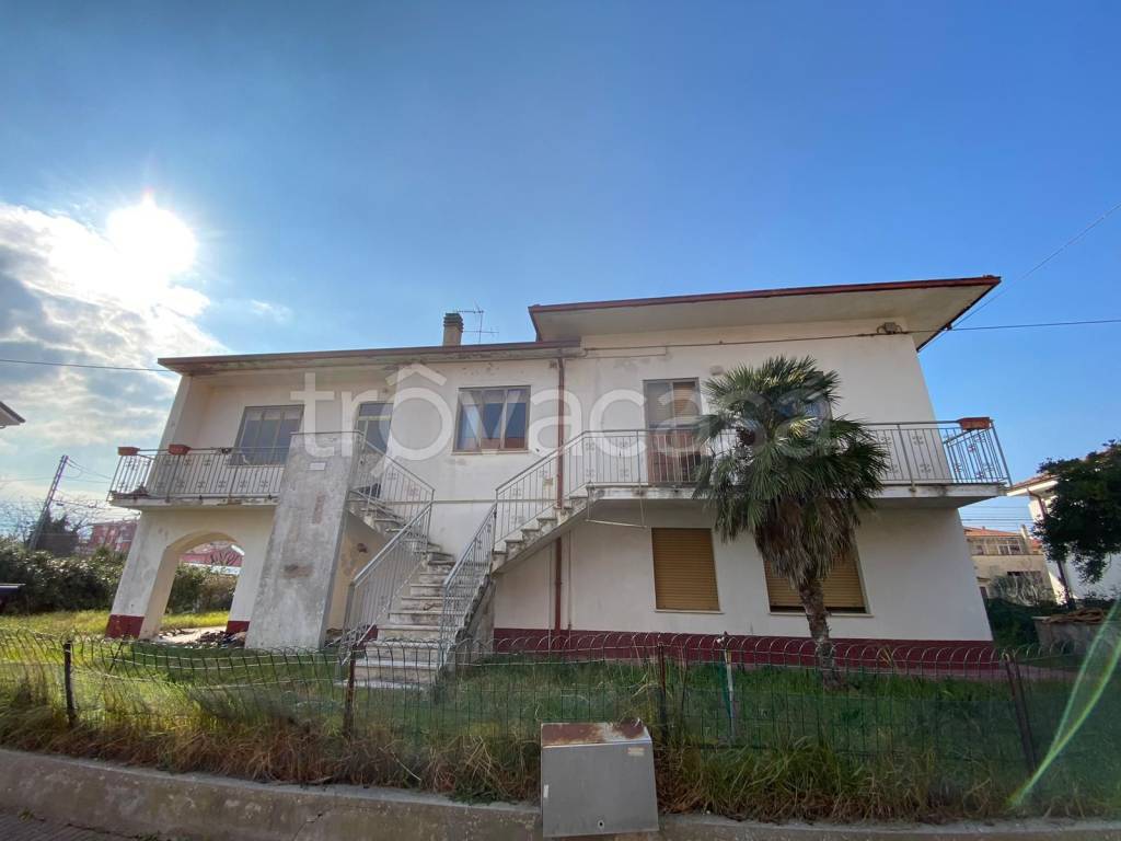 Villa Bifamiliare in in vendita da privato a Mondolfo viale Giosuè Carducci, 250