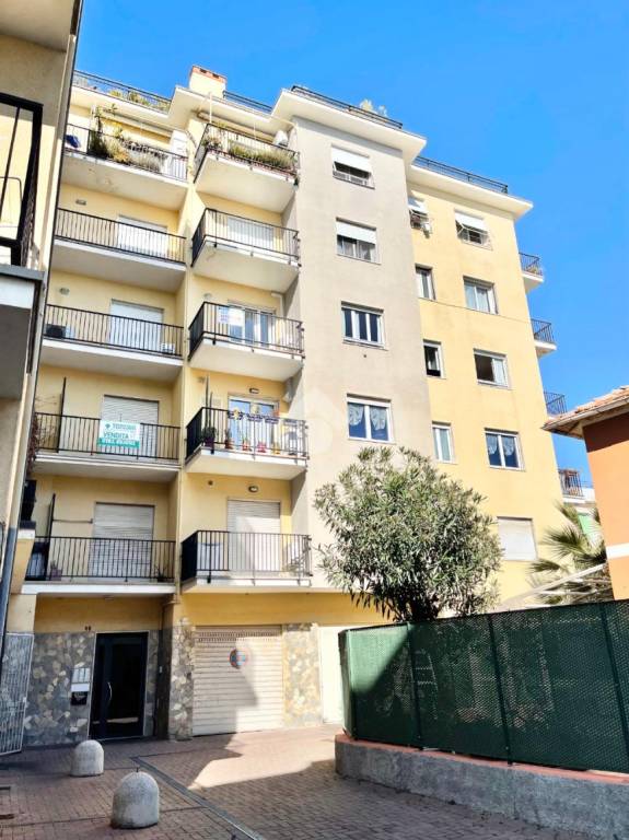 Appartamento in vendita a San Bartolomeo al Mare via Colombo, 60