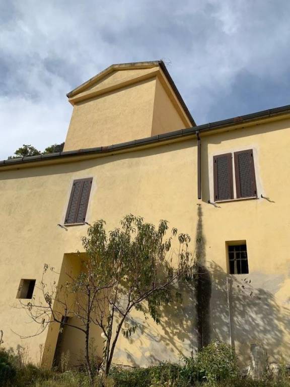 Intero Stabile in vendita a Villa Santa Maria via Sangrina, 72