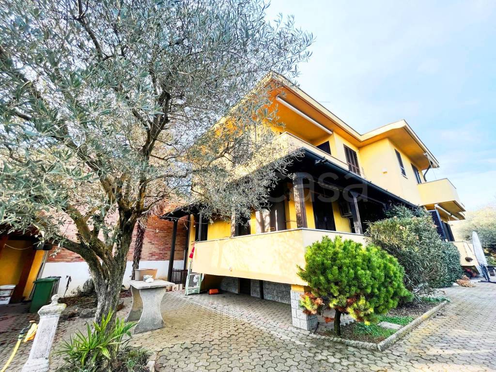 Villa Bifamiliare in vendita a Seveso via Meredo, 66