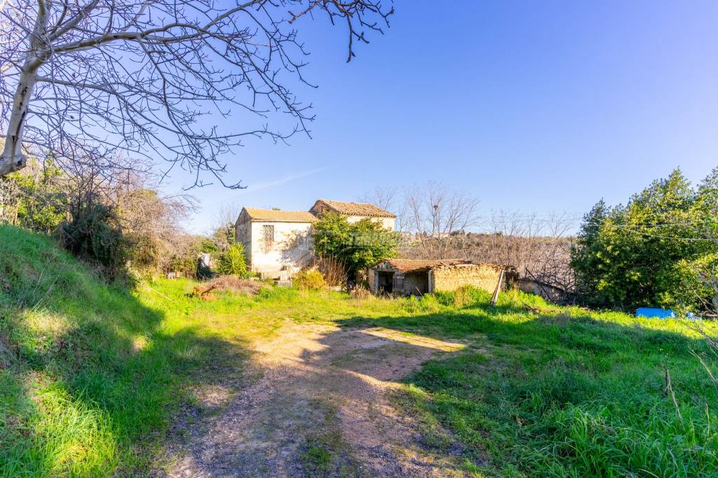 Casa Indipendente in vendita a Civitanova Marche contrada Mornano, 65
