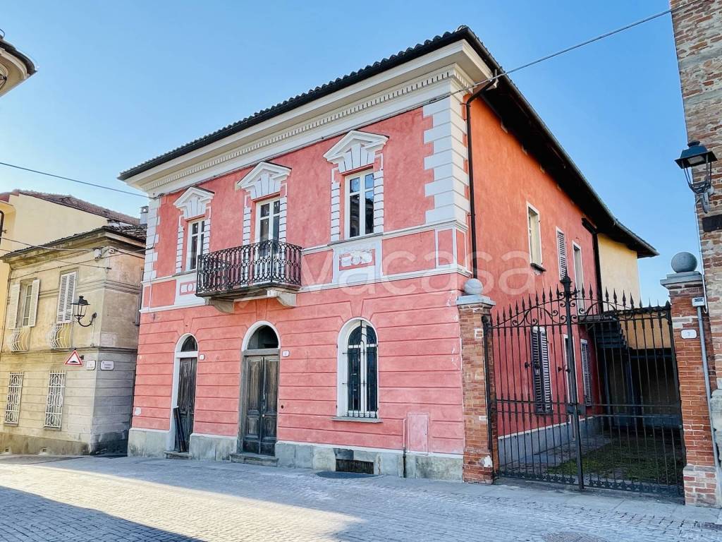 Villa Bifamiliare in vendita a La Morra piazza Castello, 1