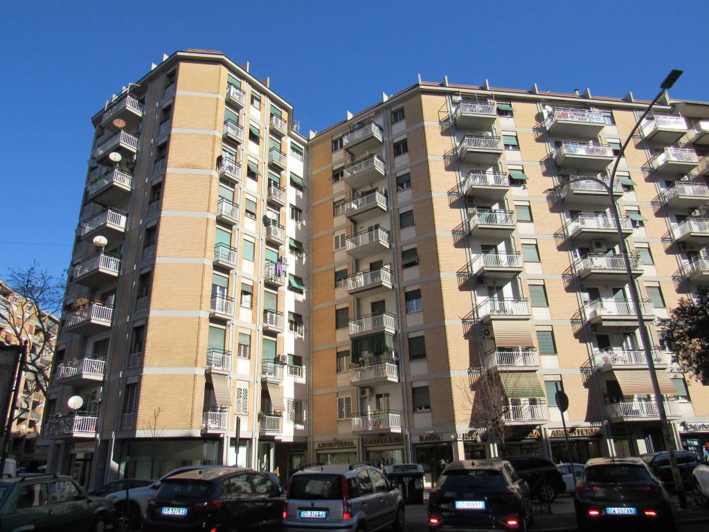 Appartamento in vendita a Roma via Francesco Grimaldi