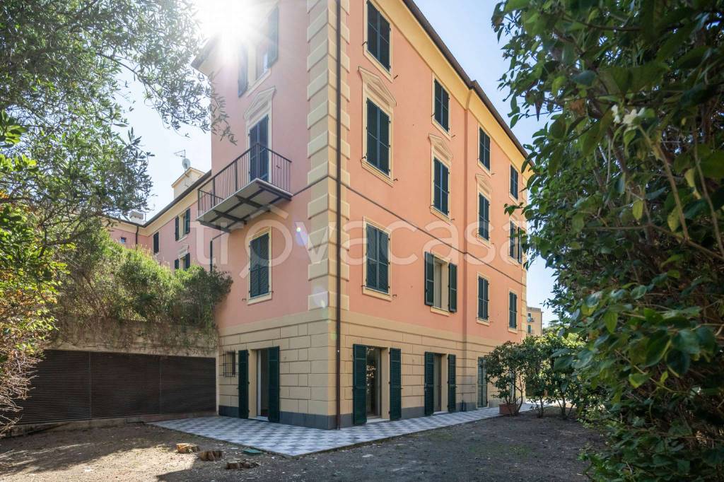 Appartamento in vendita a Genova via Priaruggia 21