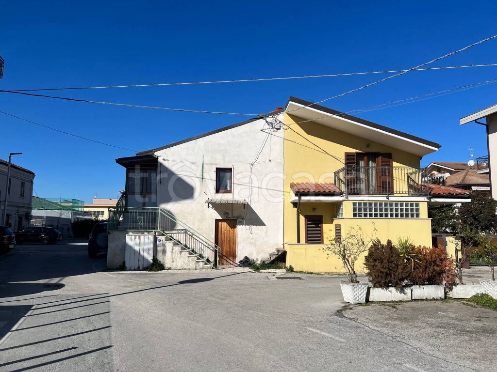 Casa Indipendente in vendita a San Giovanni Teatino via Michetti, 10
