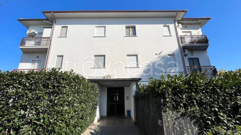 Appartamento in vendita a Lanuvio via Cisternense, 5