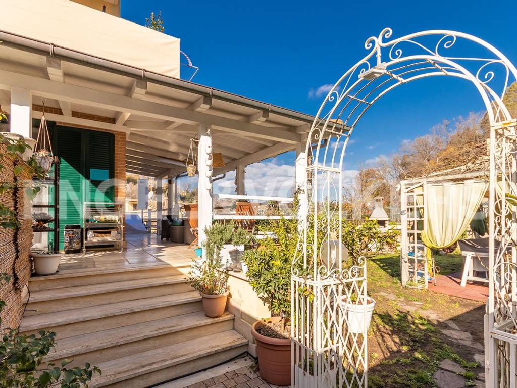 Villa Bifamiliare in vendita a Fiumicino via Cuglieri