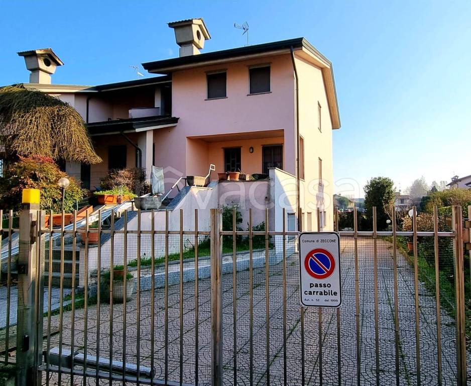 Villa Bifamiliare in vendita a Zeccone via Italia, 27