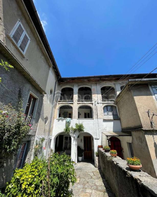 Casa Indipendente in vendita a Marzio via via marconi