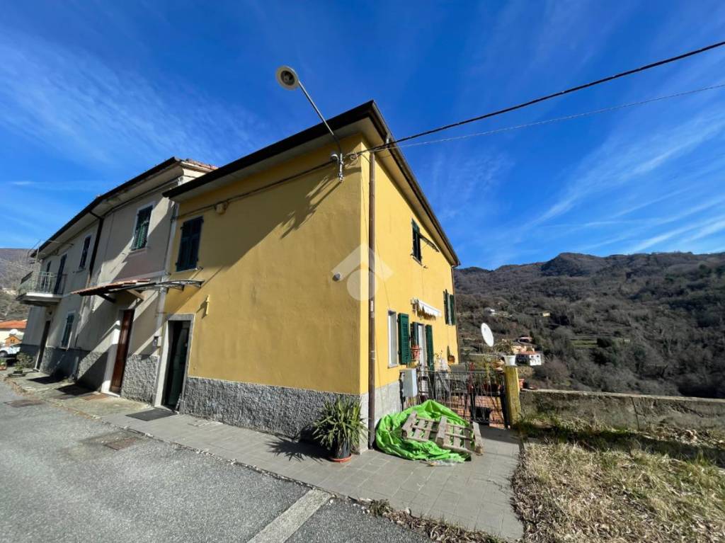 Casa Indipendente in vendita a Calice al Cornoviglio località Santa Maria