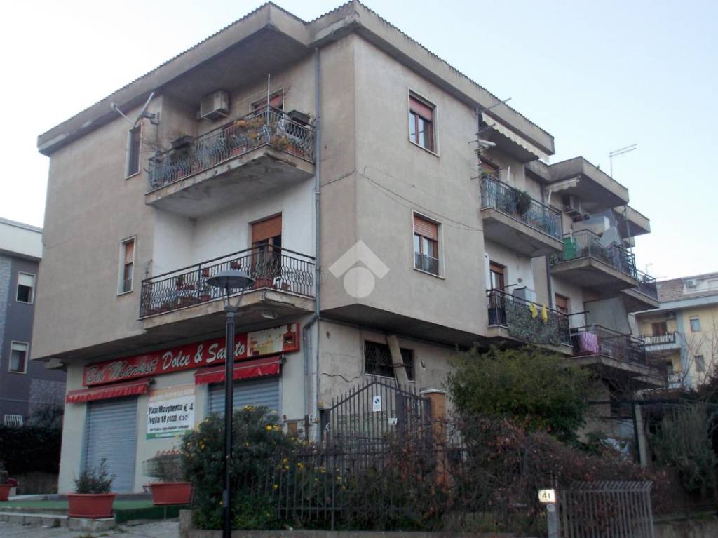Appartamento in vendita a Castrolibero via Giacomo Puccini, 37