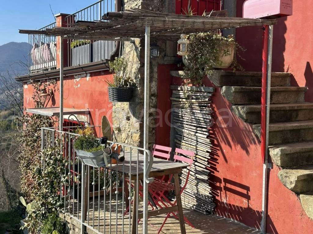 Casa Indipendente in vendita a La Spezia via Castellazzo