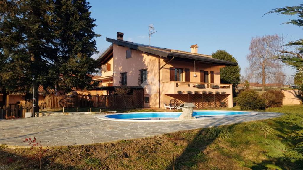 Villa in vendita a Borgo Ticino via dei cesari
