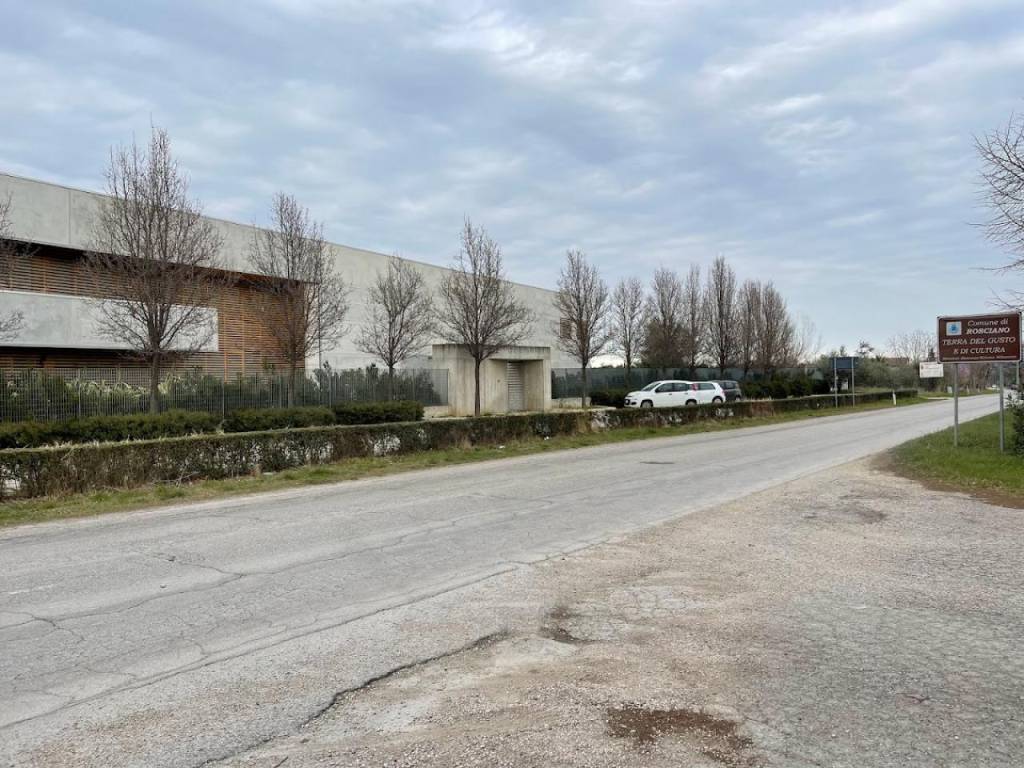 Capannone Industriale in vendita a Rosciano via taddei, snc