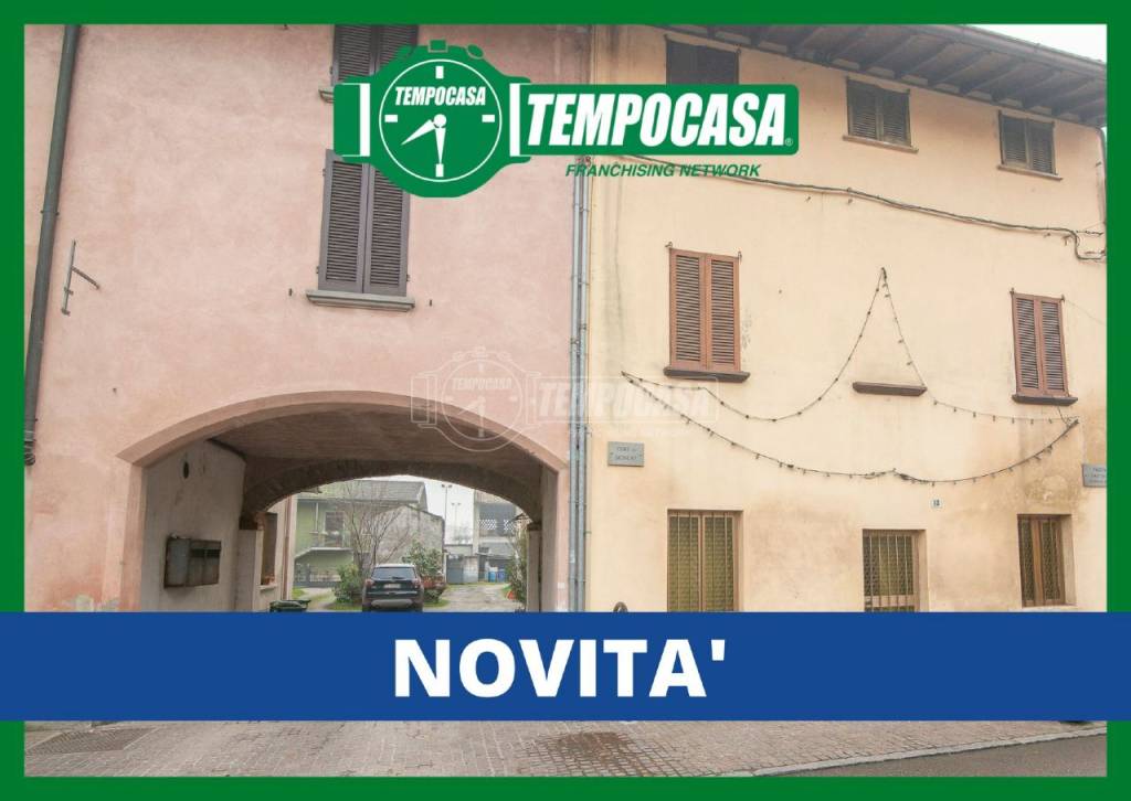 Appartamento in vendita a Castel Rozzone piazza Castello 10