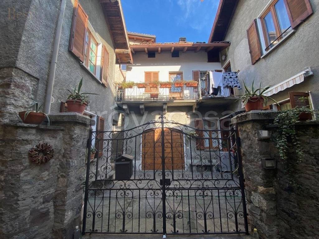 Villa in vendita a Menaggio via Nazario Sauro, 69