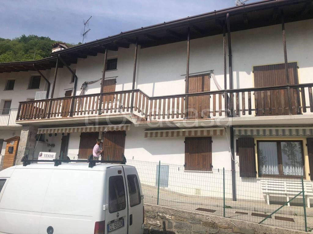 Villa a Schiera in in vendita da privato a Torreano frazione Masarolis, 78