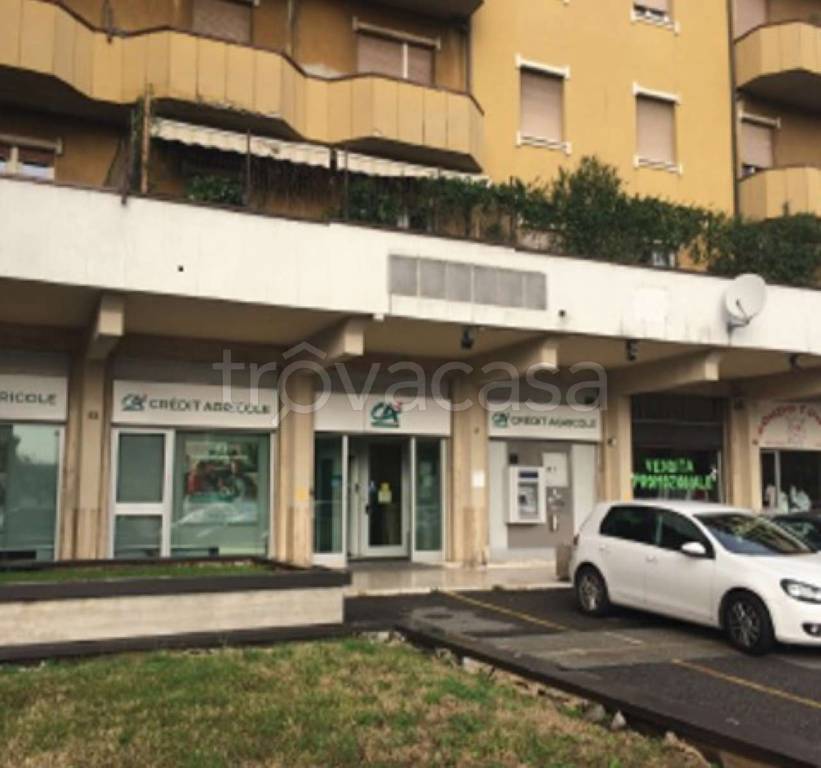 Filiale Bancaria in vendita a Brescia via Cipro 170