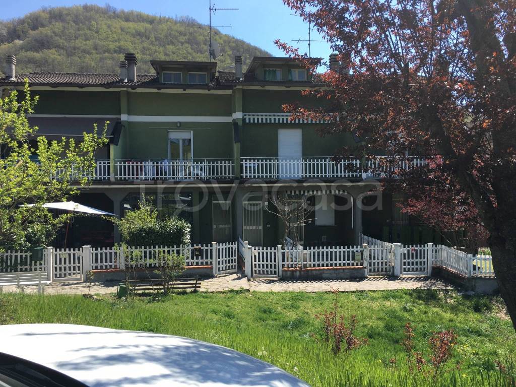 Villa a Schiera in in vendita da privato a Vetto via della Torre, 24