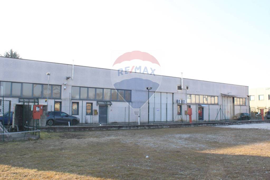 Capannone Industriale in vendita a Somma Lombardo via belcora, 6