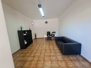 Ufficio in affitto a quarto via dino campana, 400